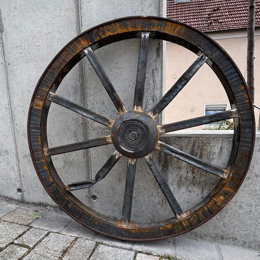 Kunstinstallation - Müdesheim - Wagenrad an der Alten Schmiede, Projektumsetzung